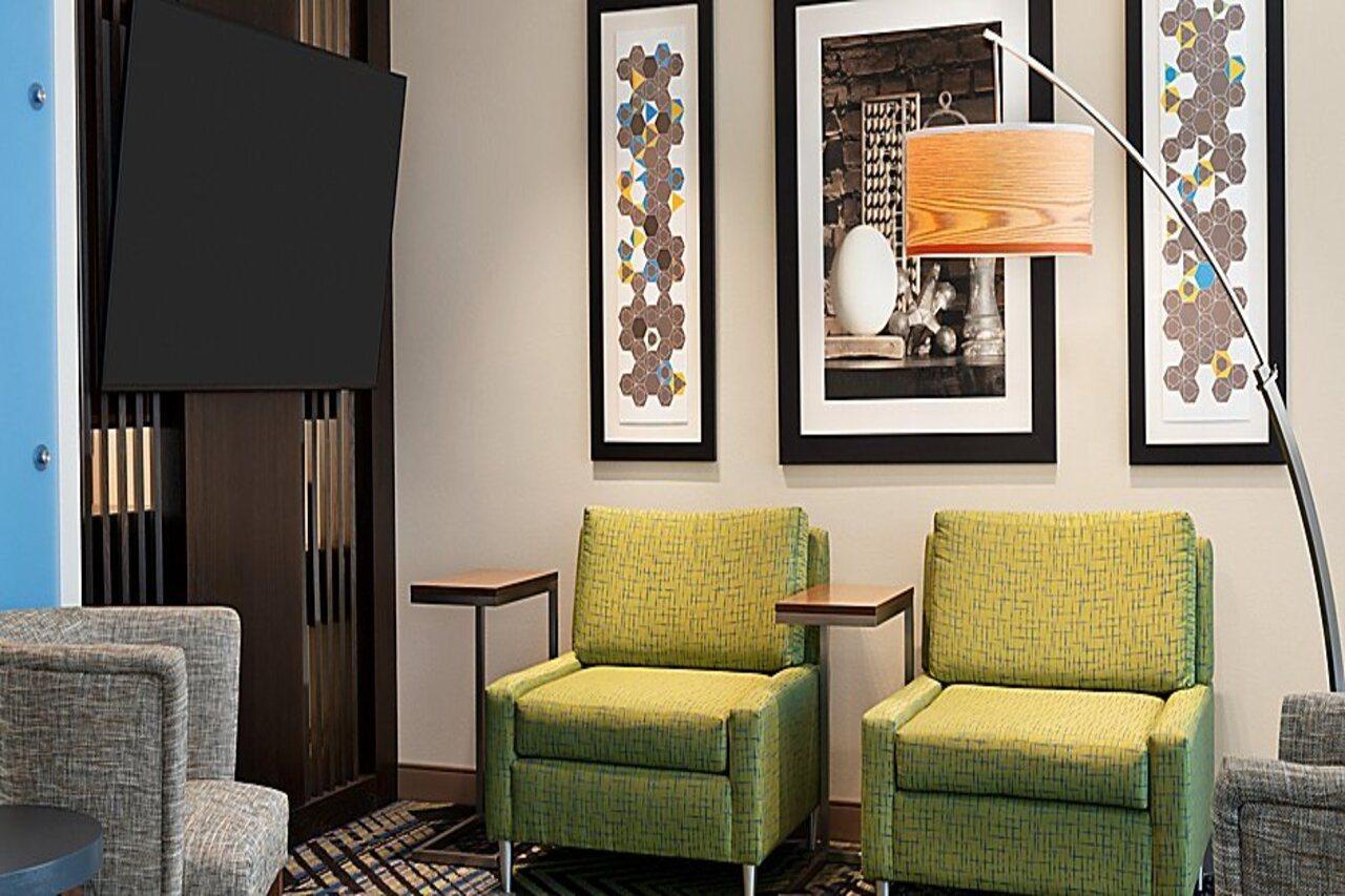 Holiday Inn Express & Suites - Beaver Dam By Ihg Exterior foto