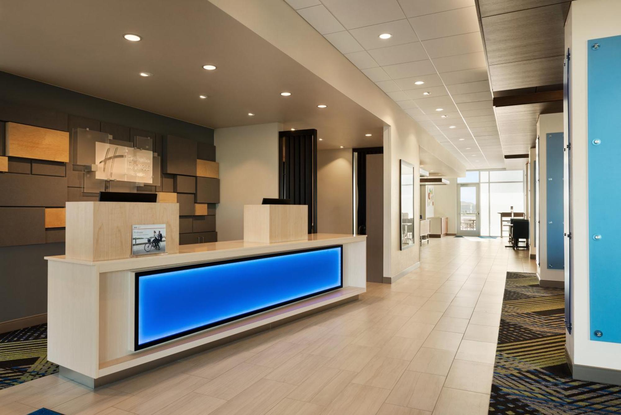 Holiday Inn Express & Suites - Beaver Dam By Ihg Exterior foto